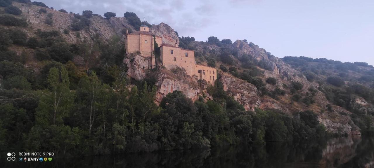 Hostal Rio Duero Molinos de Duero Bagian luar foto