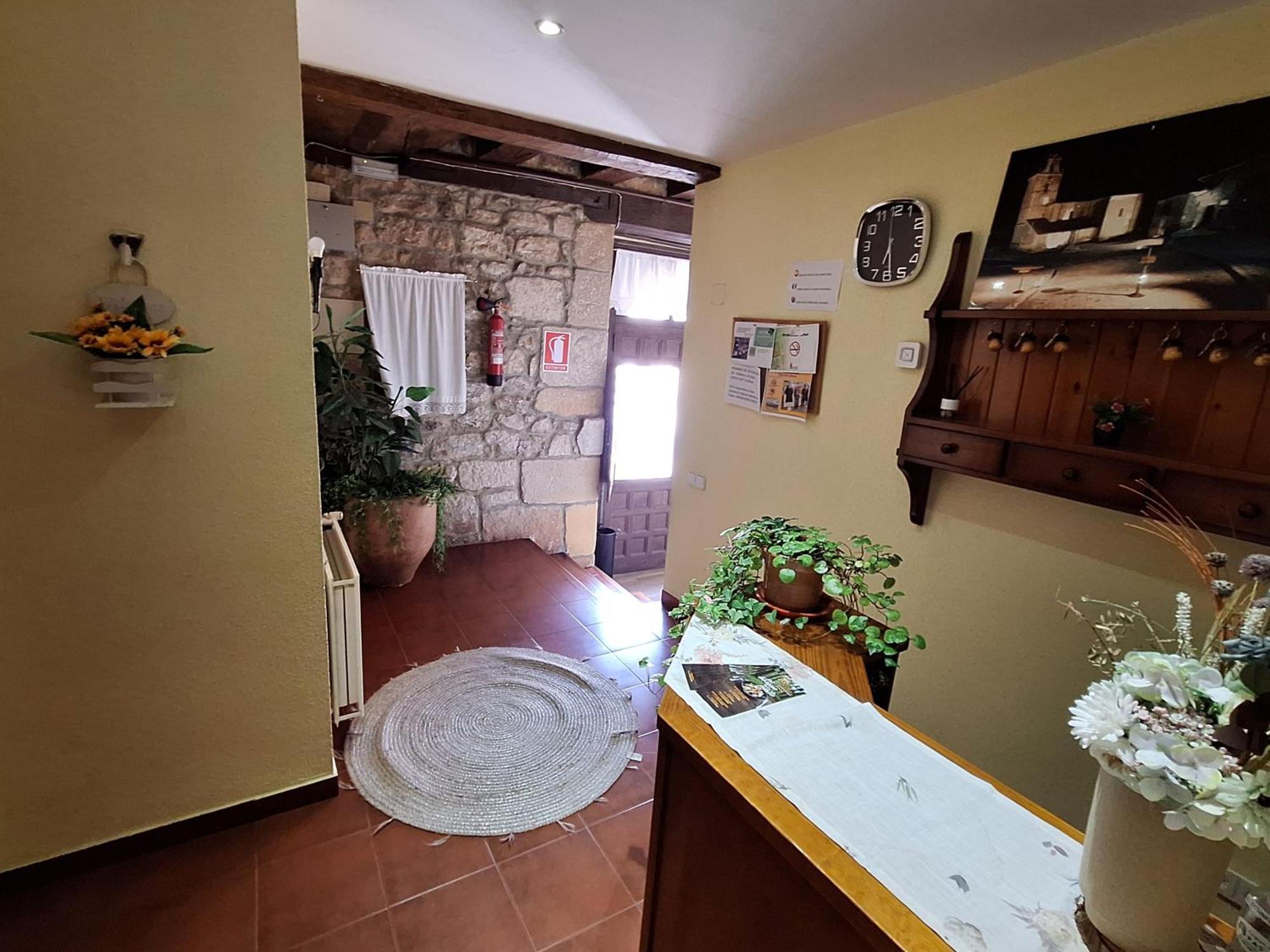 Hostal Rio Duero Molinos de Duero Bagian luar foto