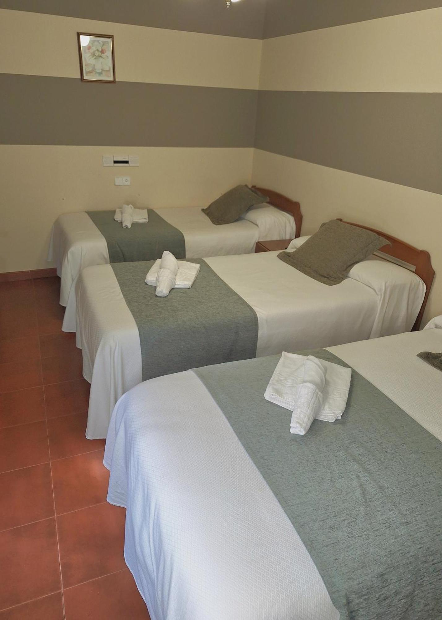 Hostal Rio Duero Molinos de Duero Bagian luar foto