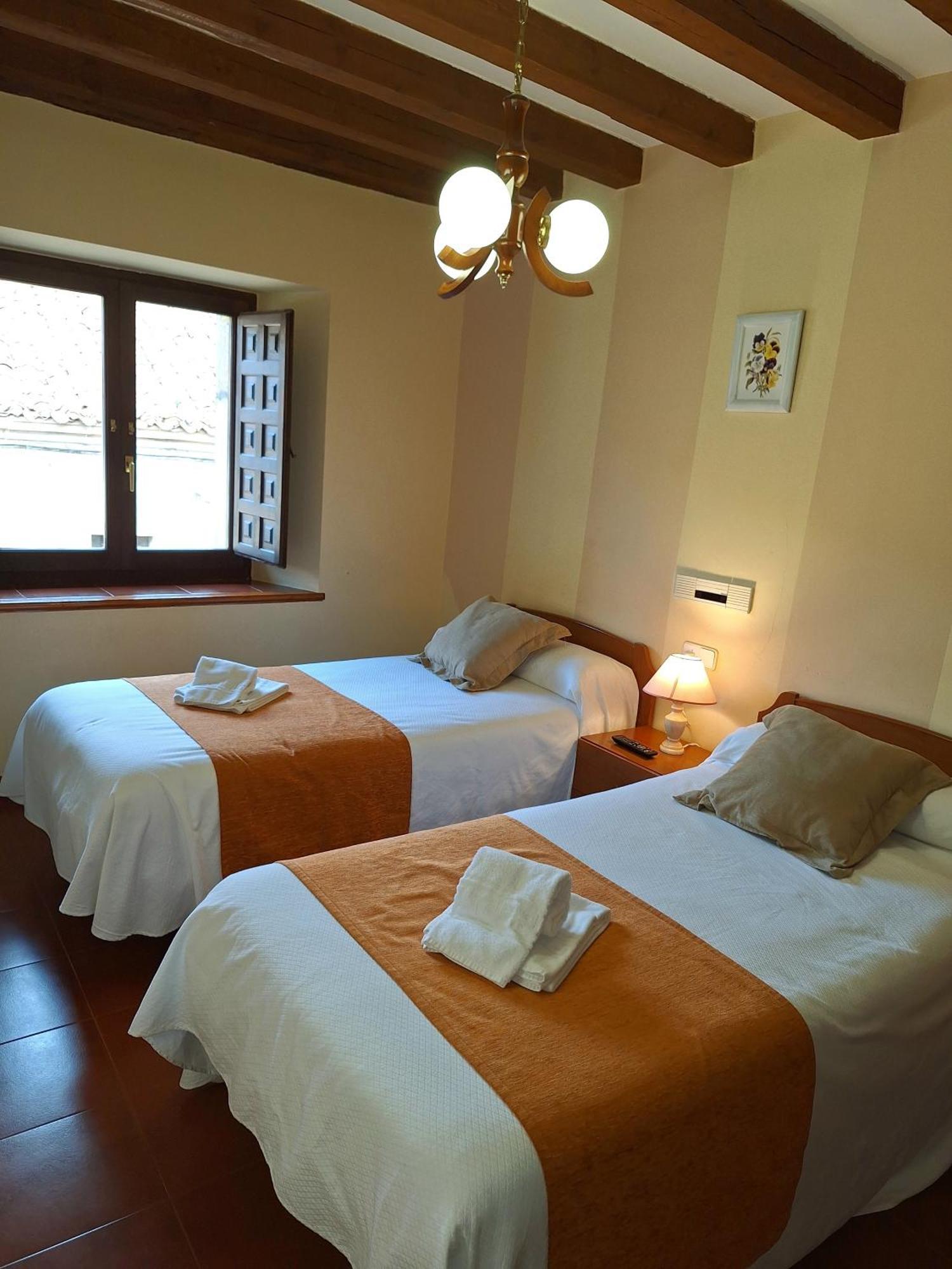 Hostal Rio Duero Molinos de Duero Bagian luar foto