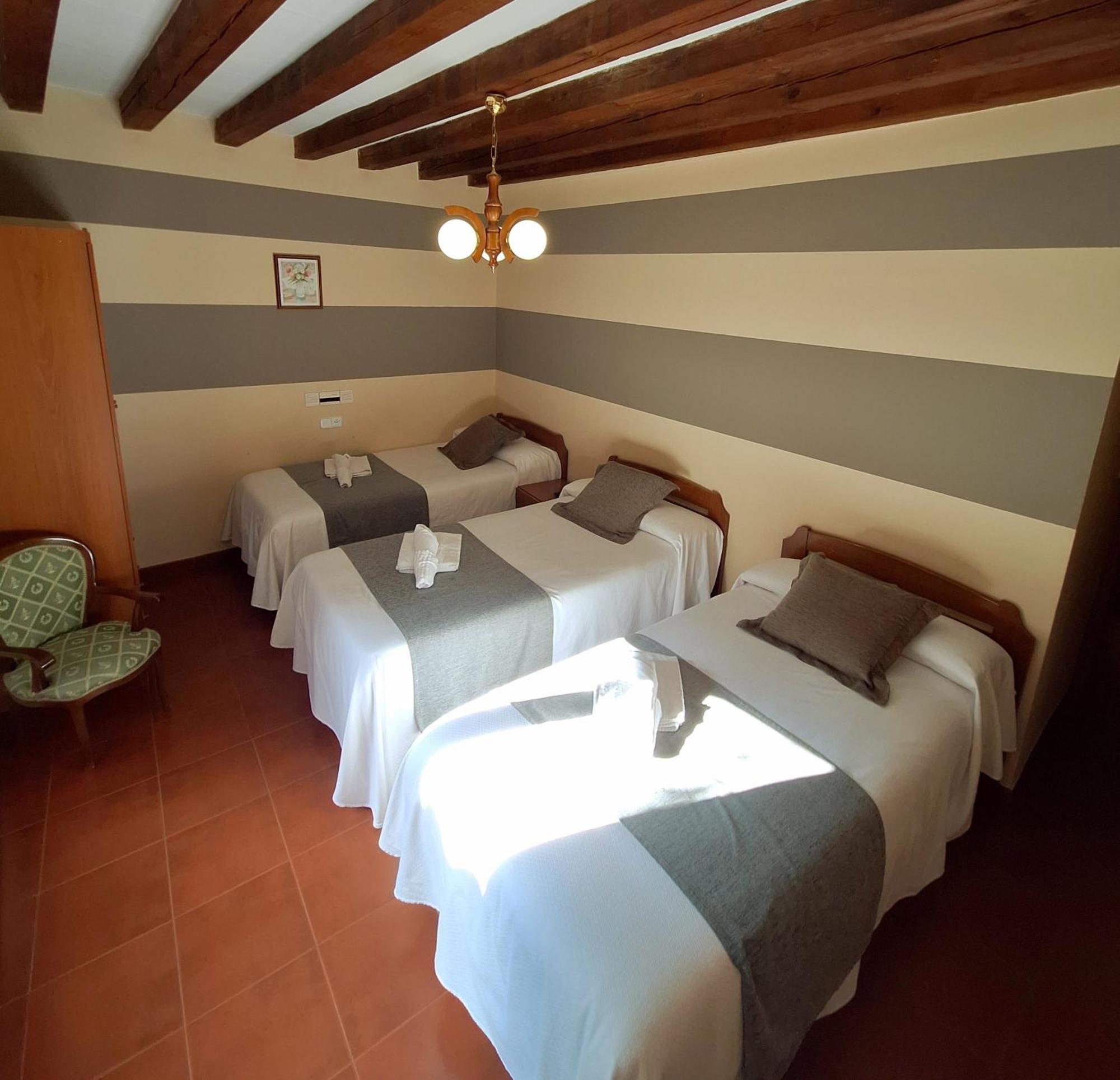 Hostal Rio Duero Molinos de Duero Bagian luar foto