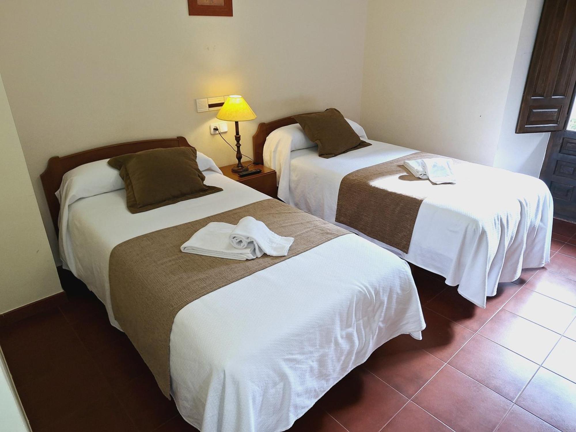 Hostal Rio Duero Molinos de Duero Bagian luar foto