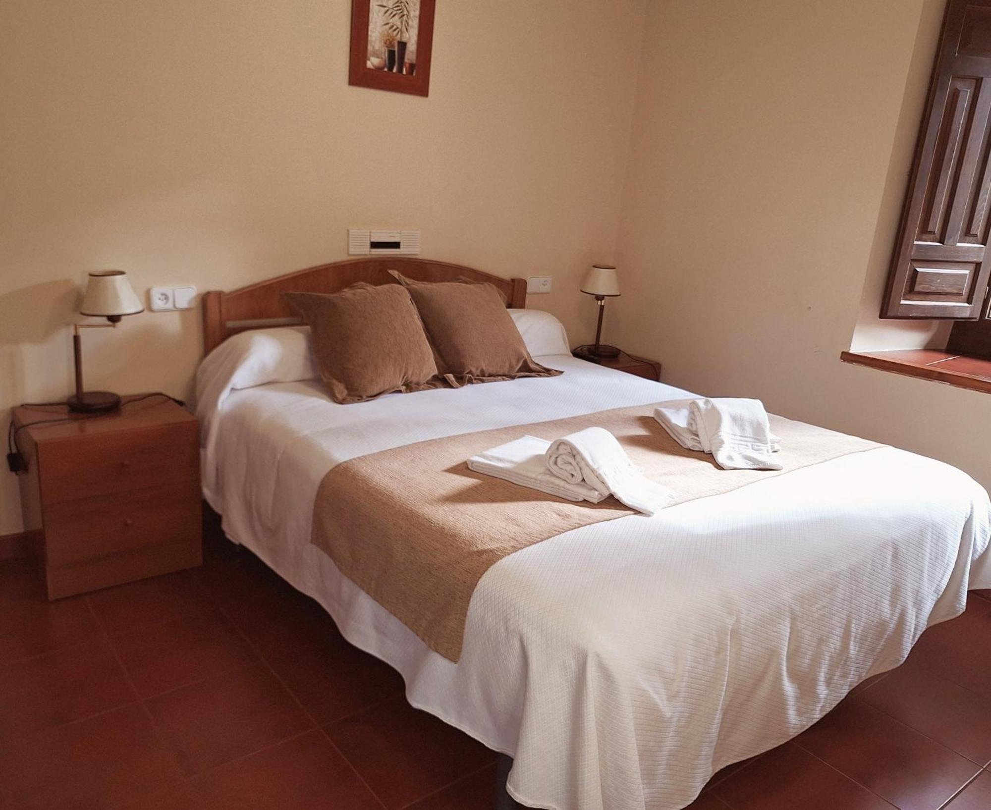 Hostal Rio Duero Molinos de Duero Bagian luar foto